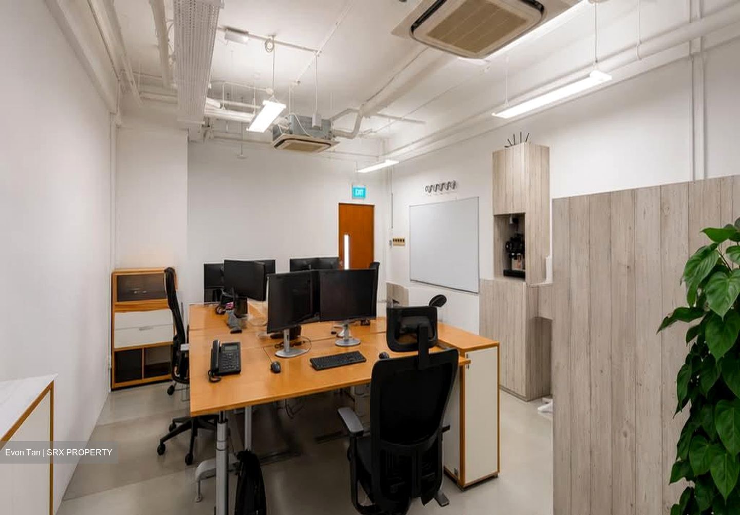 Hongkong Street (D1), Office #555574471
